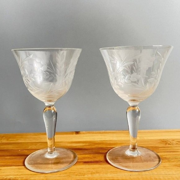 Lot of 2 Vintage cordial Glasses Clear Glass Floral Pattern - Picture 4 of 10